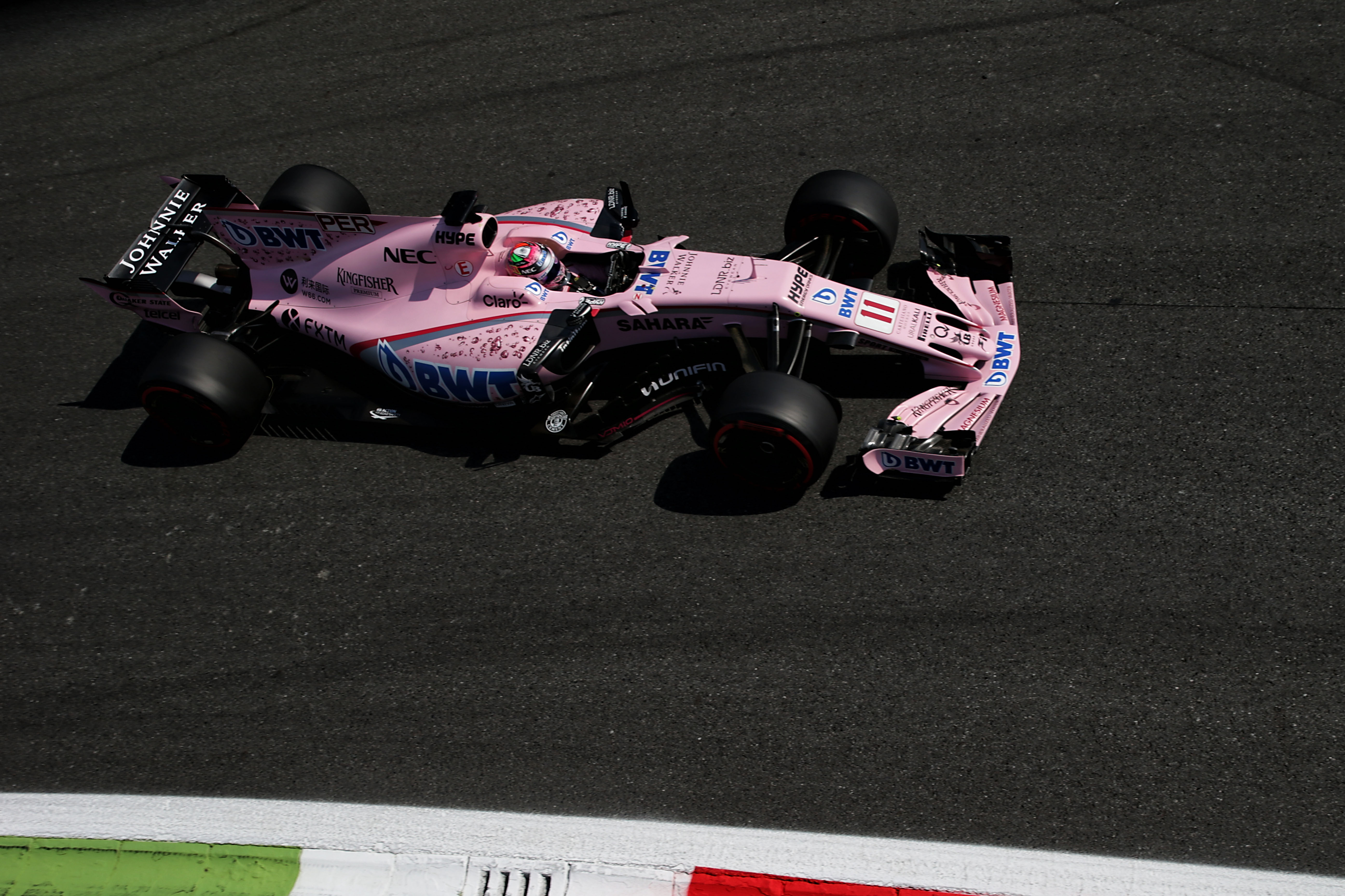 哈斯车队险胜雷诺车队,佩雷兹点燃赛场 哈斯车队险胜雷诺车队,佩雷兹点燃赛场