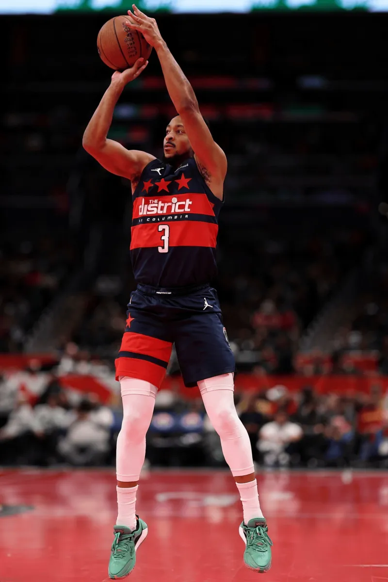 北京队鏖战猛龙,麦科勒姆点燃赛场 北京队鏖战猛龙,麦科勒姆点燃赛场