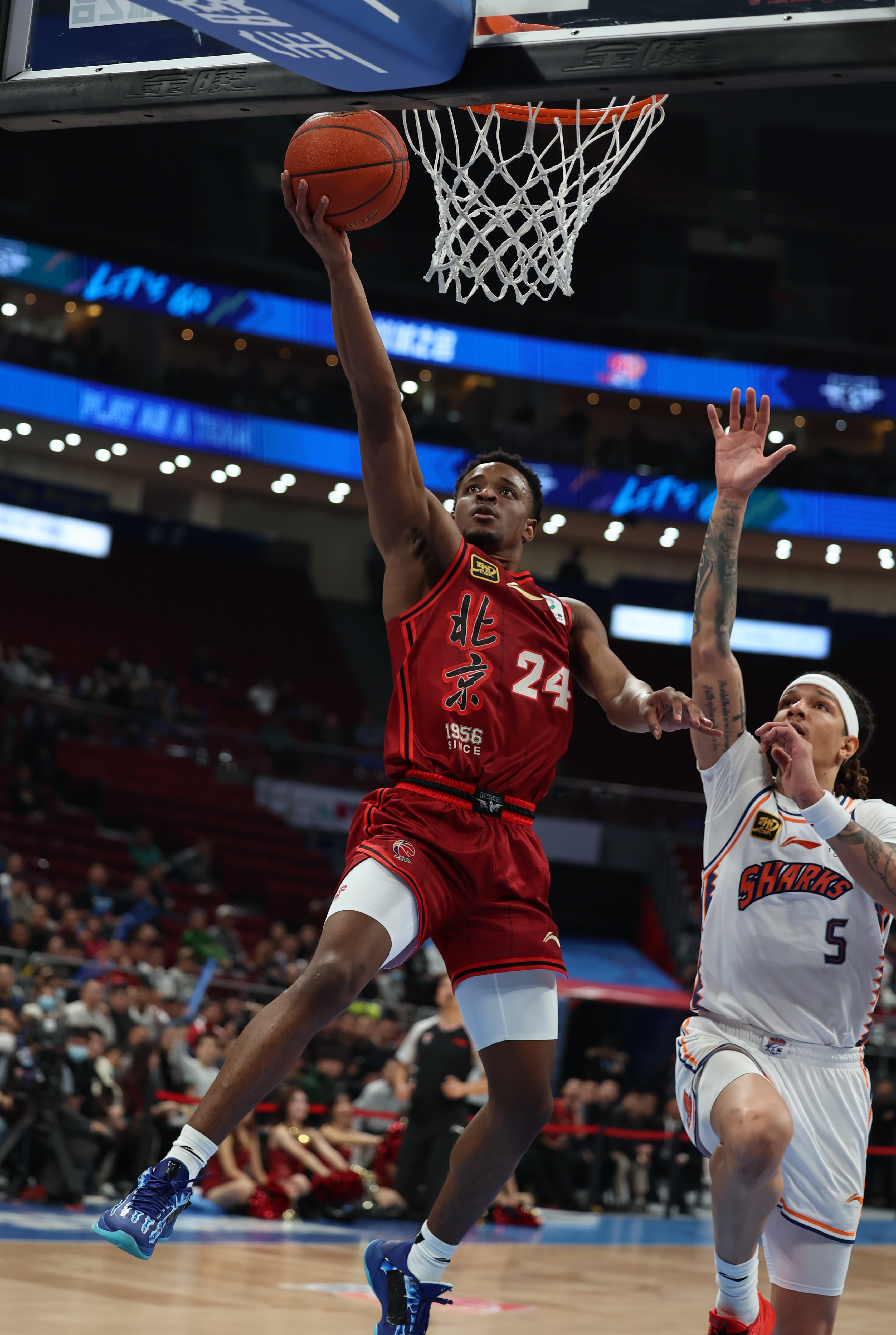 北京队鏖战猛龙,麦科勒姆点燃赛场 北京队鏖战猛龙,麦科勒姆点燃赛场