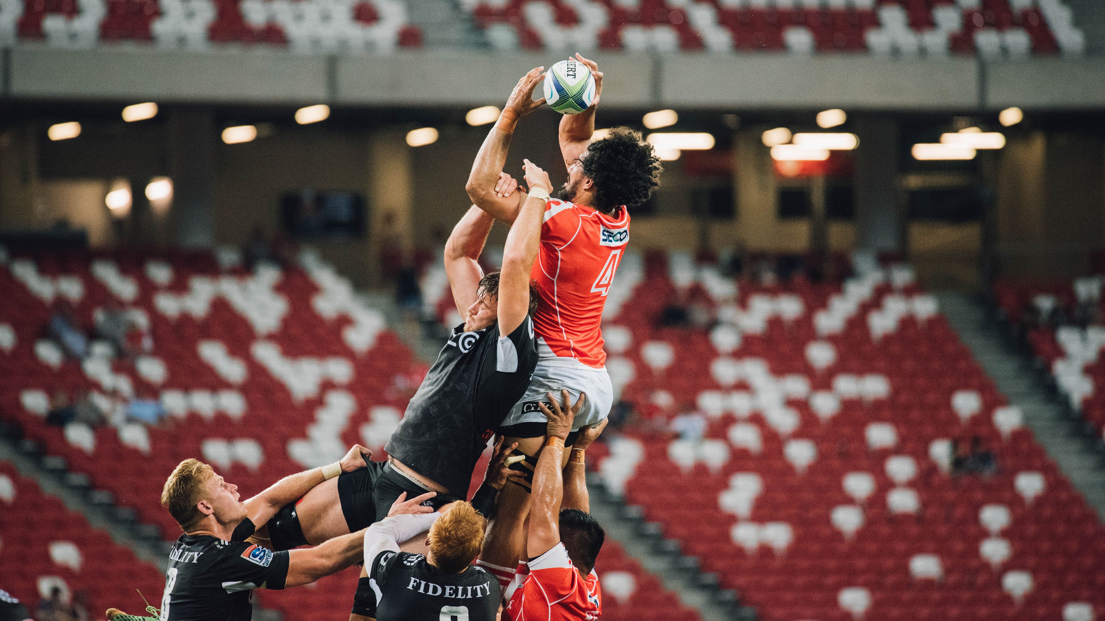 赛道上的舞者，苏亚雷斯在F1街道赛之夜的攻防艺术