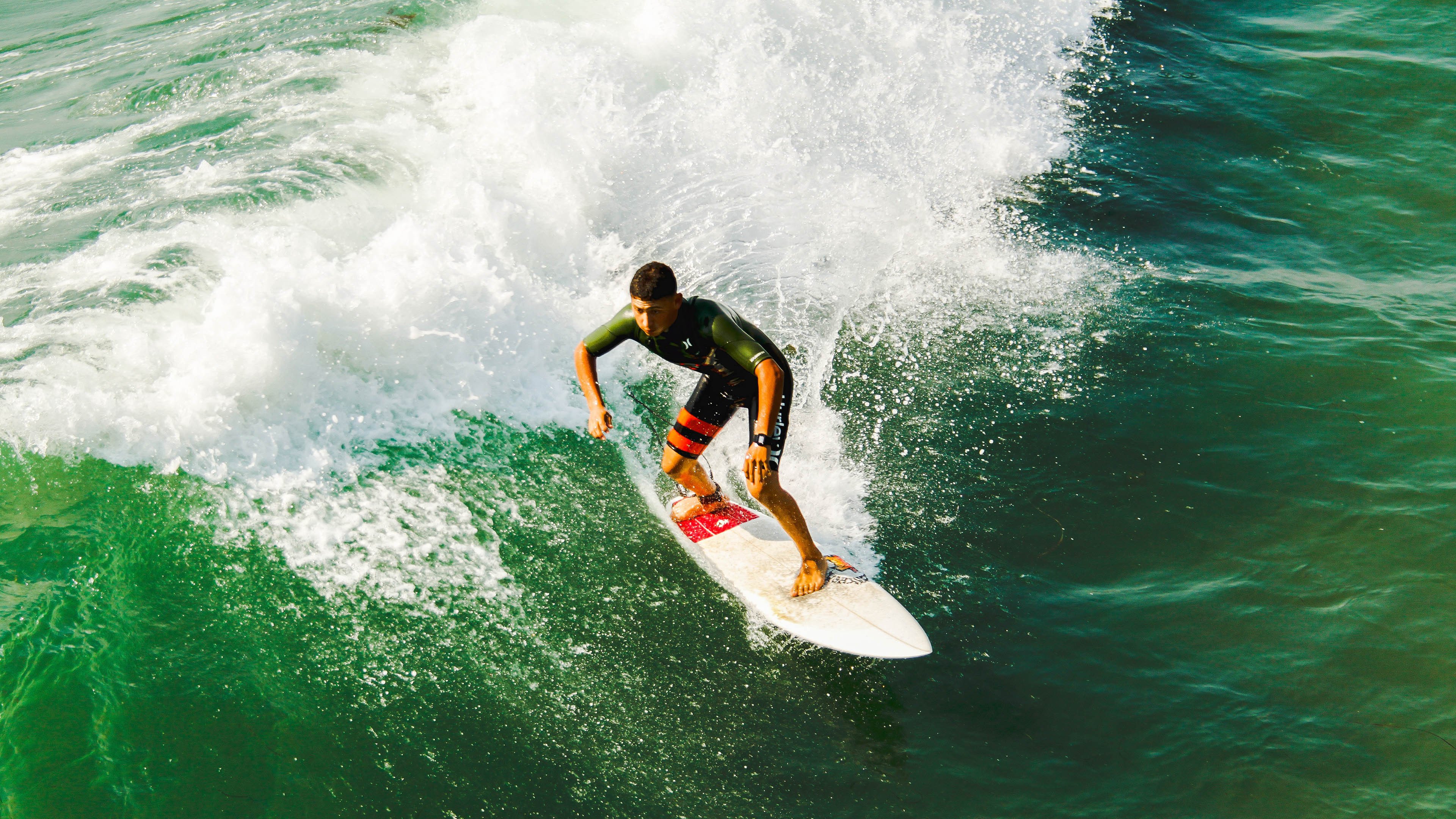 赛道上的舞者，苏亚雷斯在F1街道赛之夜的攻防艺术
