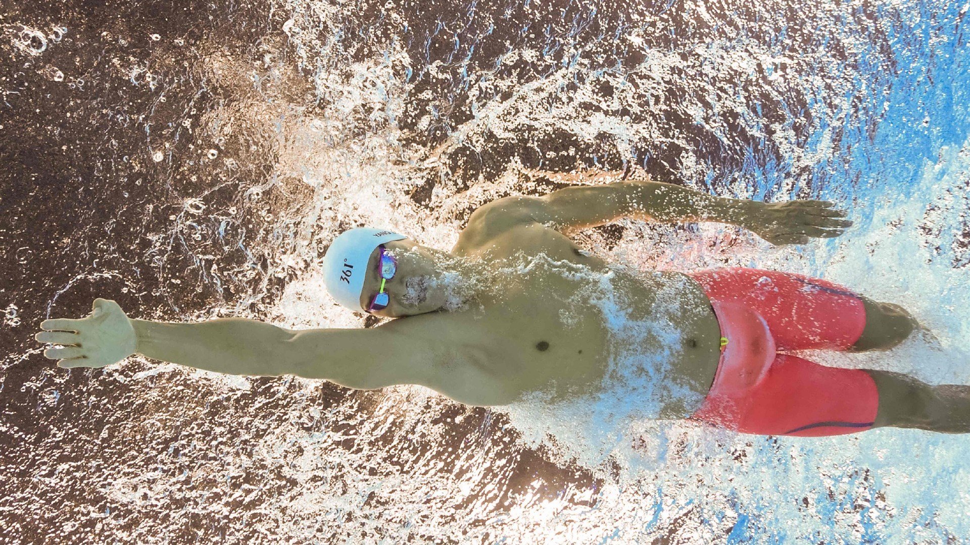 冰与火的对决，梅西如何以攻防转换核心身份，在新西兰与冰岛的战术棋盘上定义现代足球