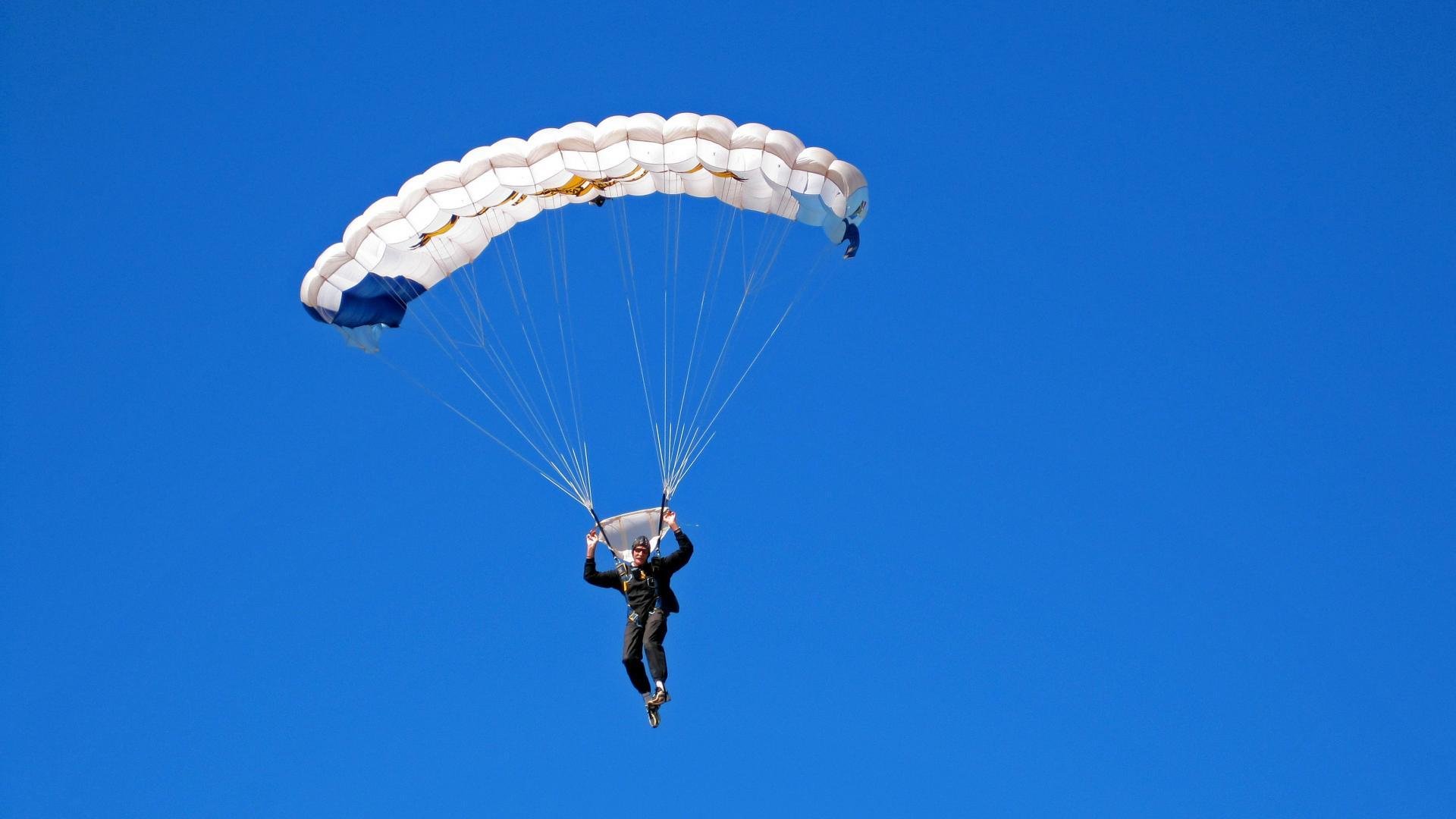 奥恰洛夫独取两分，德国队横扫英格兰挺进四强